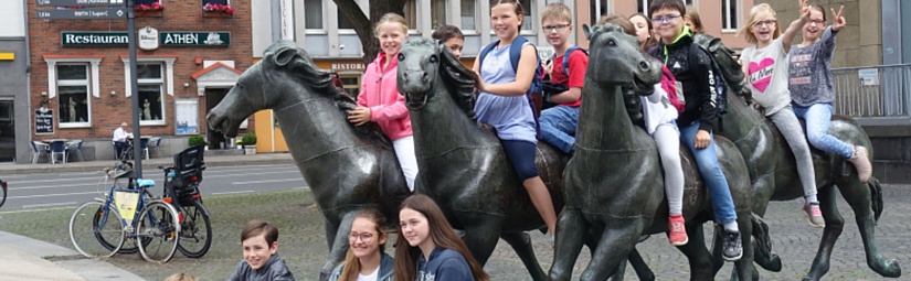 Kommunionkinder im Aachener Dom